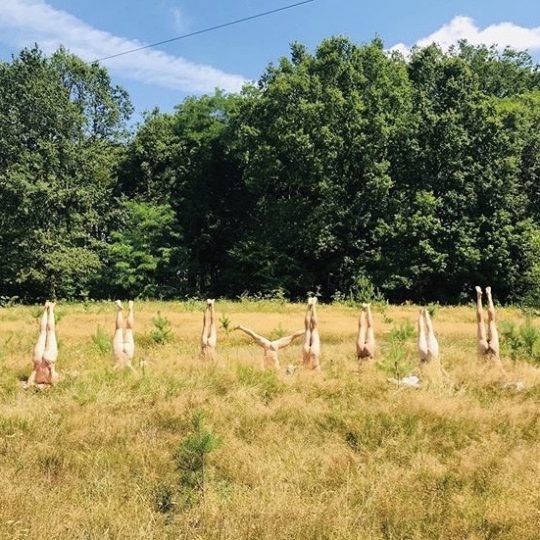 Pressefoto Naked Yoga